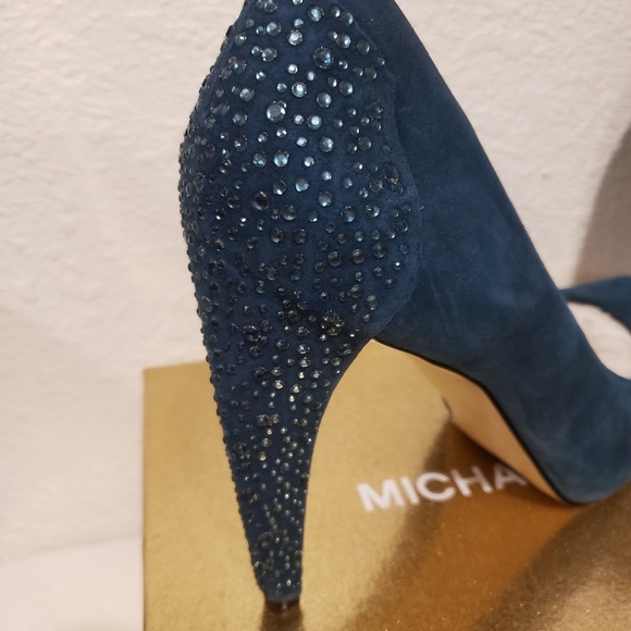 Shoes - Picture 2 of 4